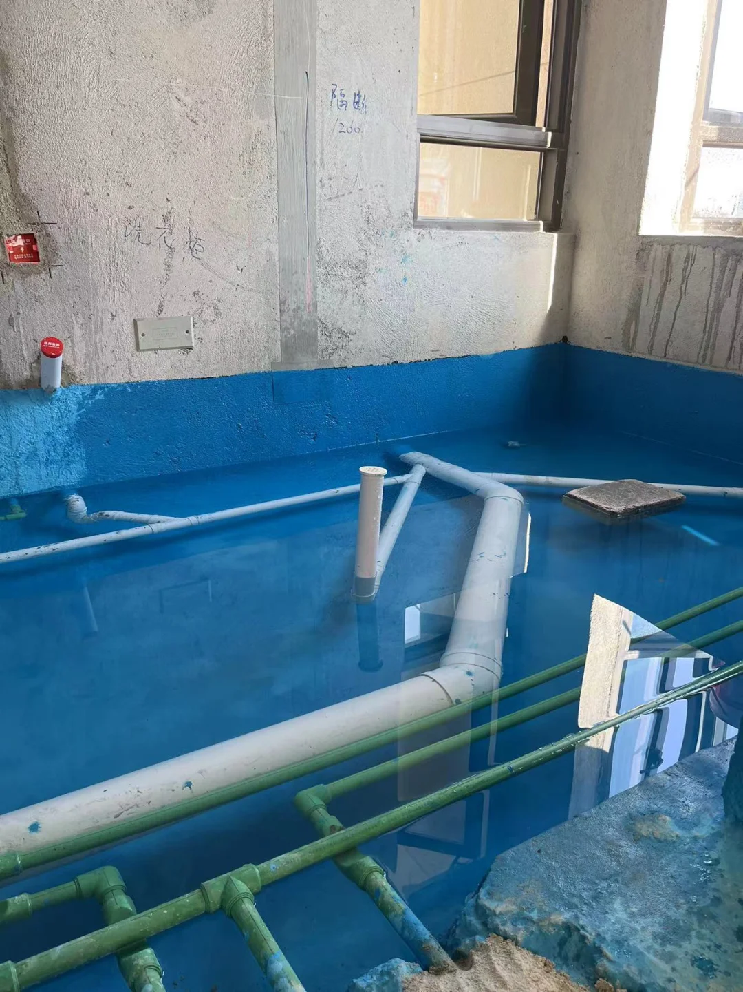 瓷砖水池漏水用什么补漏最好(瓷砖贴的水池漏水用那种密封胶)